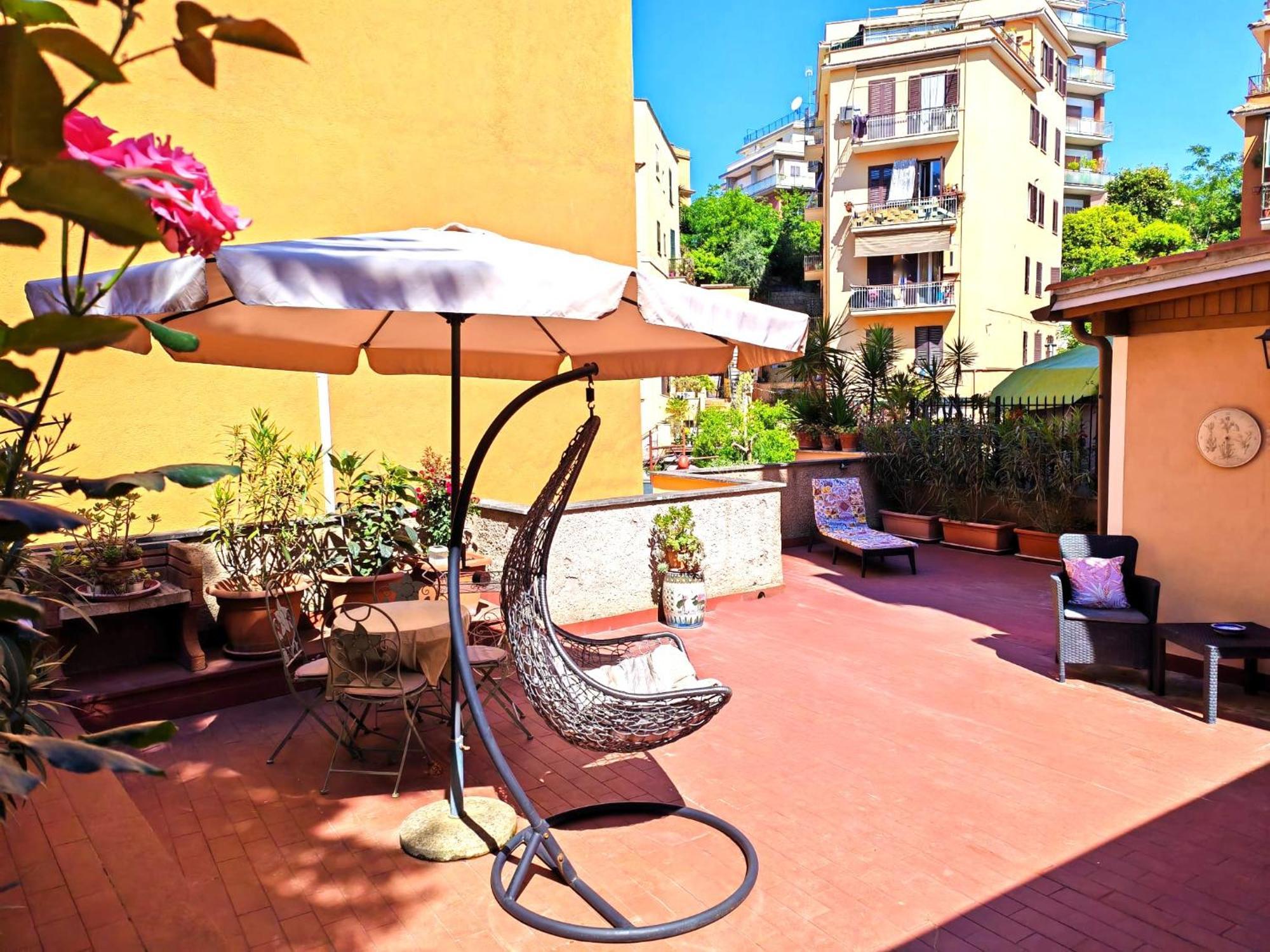 Vatican Heart Leone - Terrace *